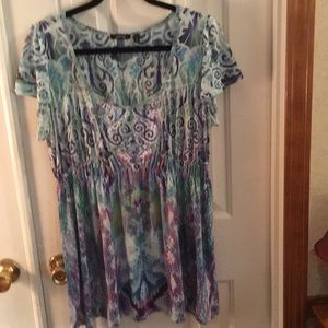 Cute top to wear with jeans or shorts. EUC